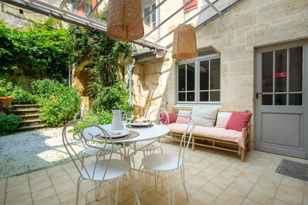 Appartement Avec Son Patio Dans Centre Historique De Bourg Экстерьер фото