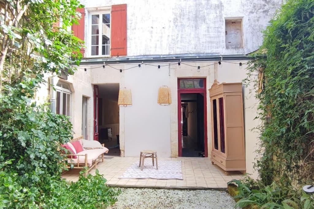 Appartement Avec Son Patio Dans Centre Historique De Bourg Экстерьер фото